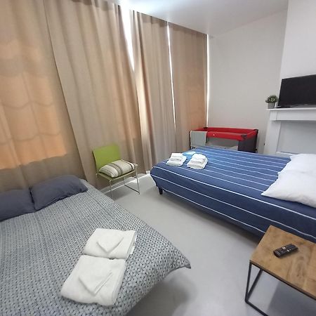 Chez Jean-Claude Bed & Breakfast Wavre Bagian luar foto